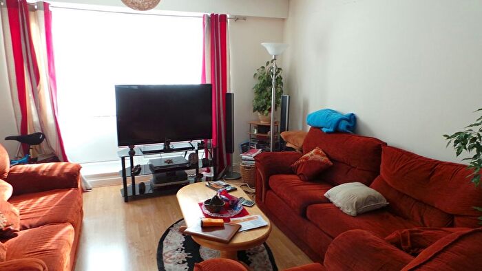 3 Bedroom Flat To Rent In Hardwicke Street, Barking, IG11