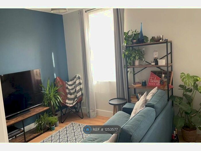 1 Bedroom Flat To Rent In Station Road, Rainham, Gillingham ME8