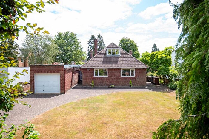 4 Bedroom Detached Bungalow For Sale In The Promenade, Wellingborough, NN8