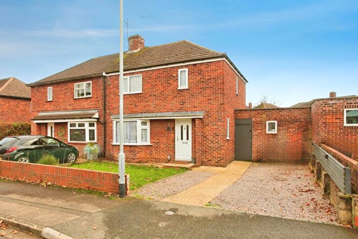 3 Bedroom Semi-Detached House For Sale In Lindsey Close, Peterborough, PE4