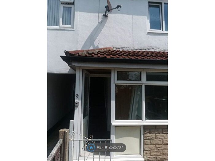 3 Bedroom Semi-Detached House To Rent In Pinfold Court, Leeds, LS15