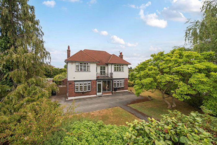 4 Bedroom Detached House For Sale In Upperton Road, Sidcup, DA14