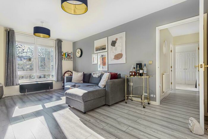 2 Bedroom Apartment To Rent In Kenavon Drive, Reading, RG1