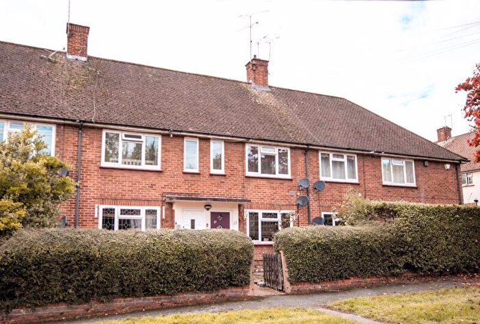 2 Bedroom Flat For Sale In Beech Avenue, Brentwood, CM13