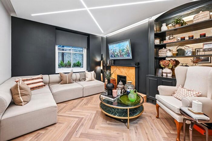 2 Bedroom Flat To Rent In Drayton Gardens, SW10