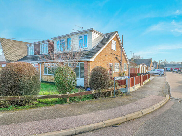 4 Bedroom Semi Detached House For Sale In Cherry Close, Hockley, SS5