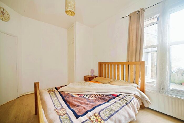 1 Bedroom Flat For Sale In Gladstone Avenue, London, N22