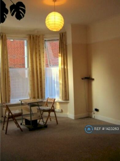 1 Bedroom Flat To Rent In Hill Lane, Southampton, SO15