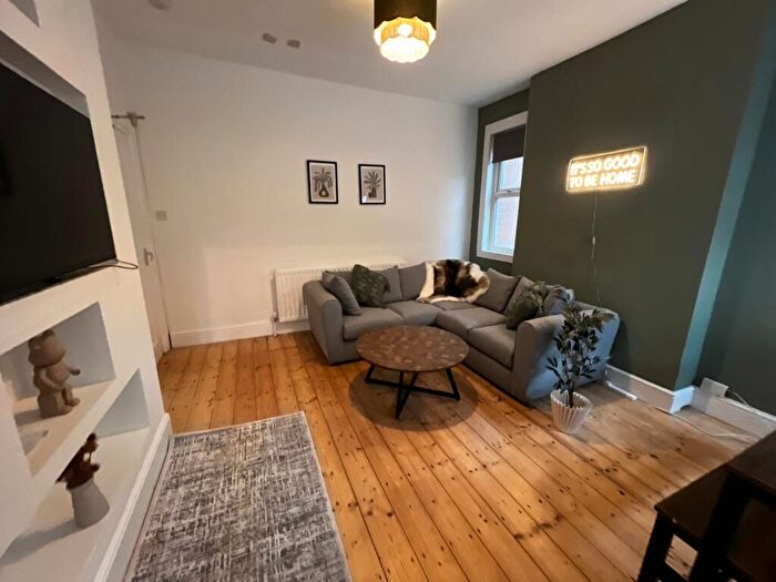 6 Bedroom Detached House To Rent In Dunlop Avenue, Lenton, Nottingham, NG7
