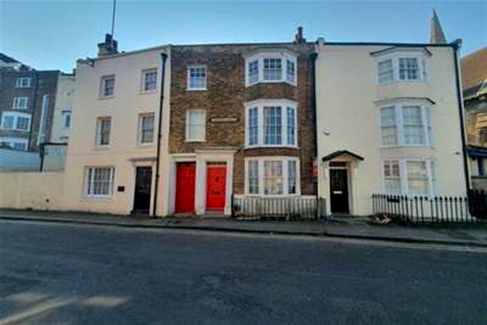 2 Bedroom Flat To Rent In Union Row, Margate, CT9