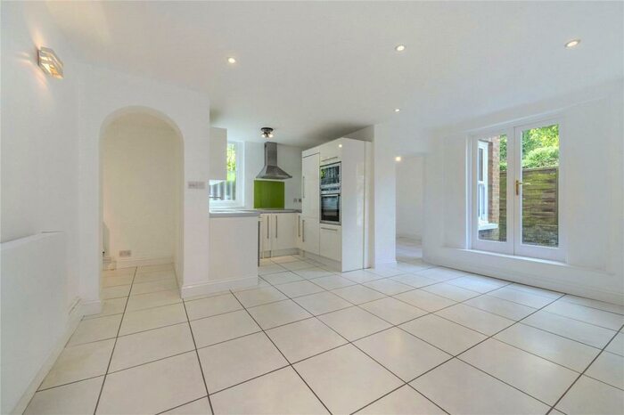 2 Bedroom Flat To Rent In St Pauls Crescent, London, NW1