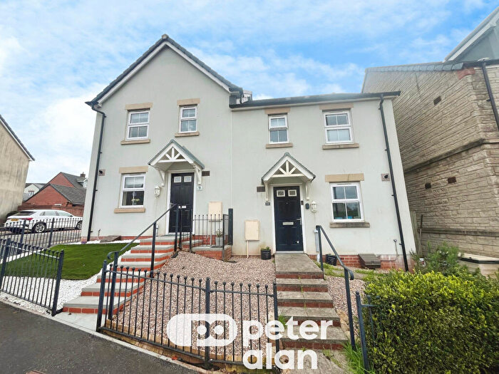 3 Bedroom House To Rent In Bryn Blodau'r, CF35