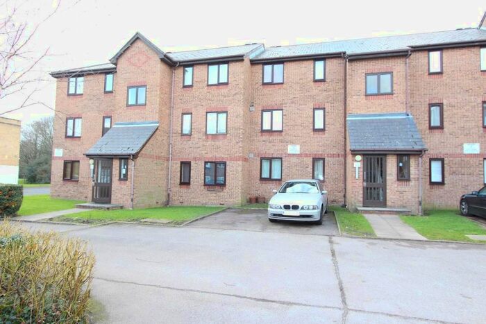 2 Bedroom Flat To Rent In Leigh Hunt Drive, Southgate, London, N14