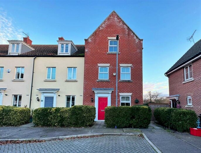 4 Bedroom Town House To Rent In Harpers Way, Clacton-On-Sea, CO16