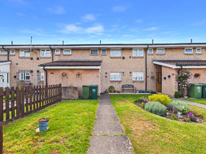 3 Bedroom Terraced House For Sale In Jubilee Close, Stanwell, Staines, TW19