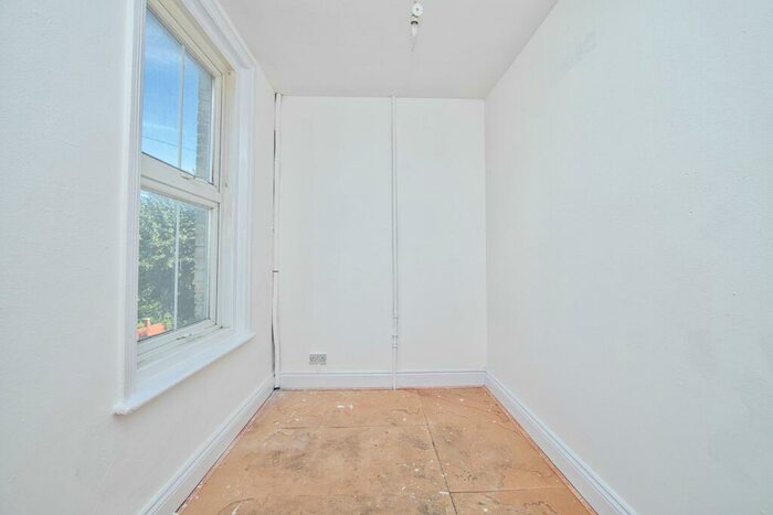 2 Bedroom Flat For Sale In First Floor Flat, Connaught Road, Folkestone Kent, CT20