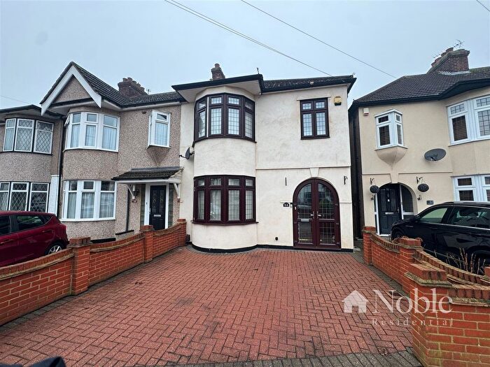 3 Bedroom End Terrace House To Rent In Kingsley Gardens, Hornchurch, RM11