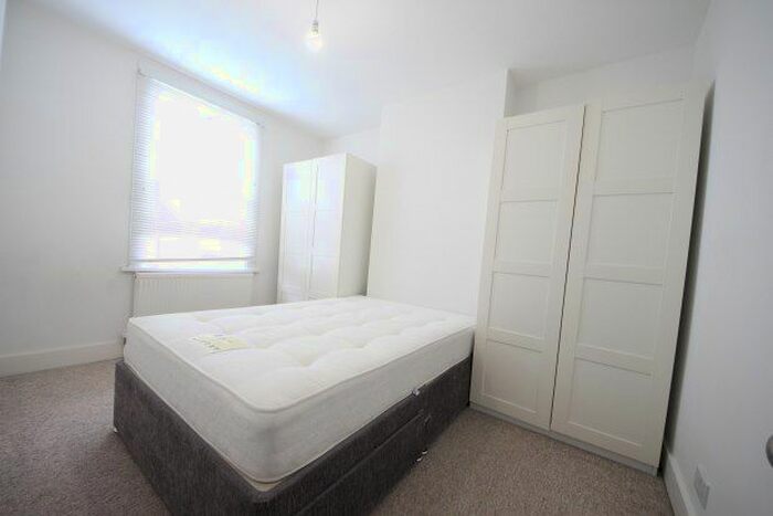 3 Bedroom Property To Rent In Aston Road, London, SW20