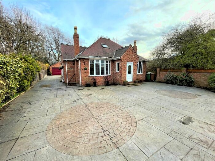 3 Bedroom Bungalow To Rent In Denby Dale Road, Wakefield, WF2
