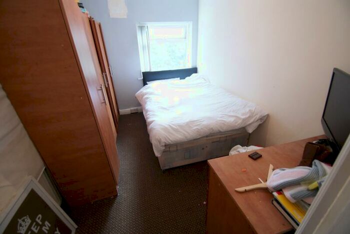 4 Bedroom Terraced House To Rent In Park View Road, Burley, Leeds, LS4
