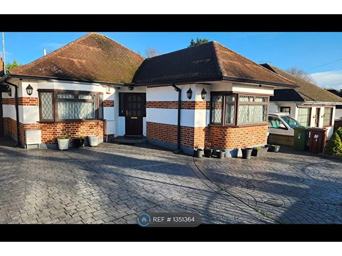 3 Bedroom Bungalow To Rent In Daleside Drive, Potters Bar, EN6