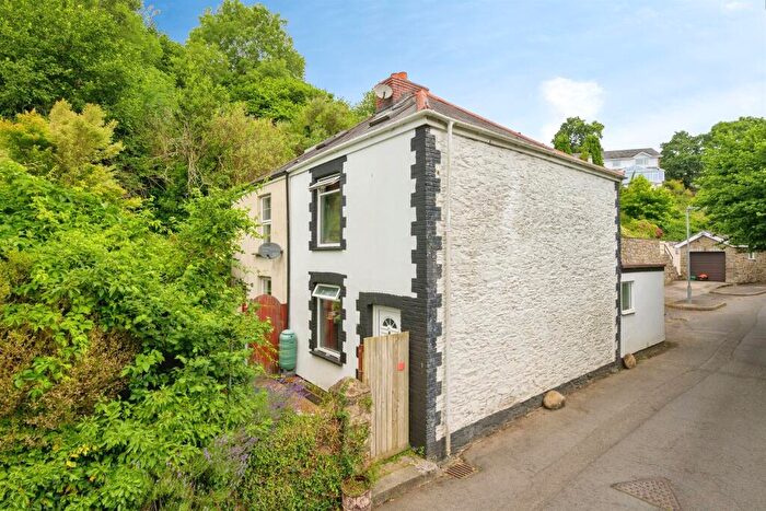 2 Bedroom Semi Detached House For Sale In Spire Hill, Saltash, PL12