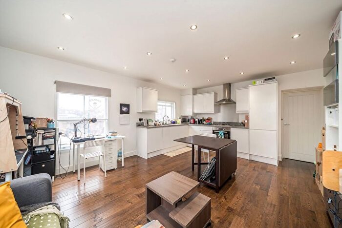 1 Bedroom Flat For Sale In Greenwich High Road, Greenwich, SE10