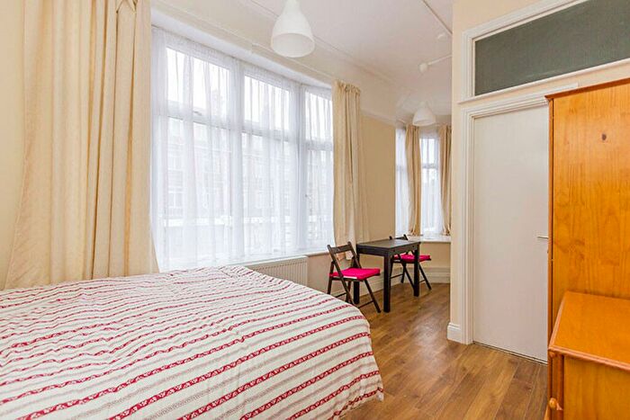 Studio To Rent In Cricklewood Broadway, London, NW2