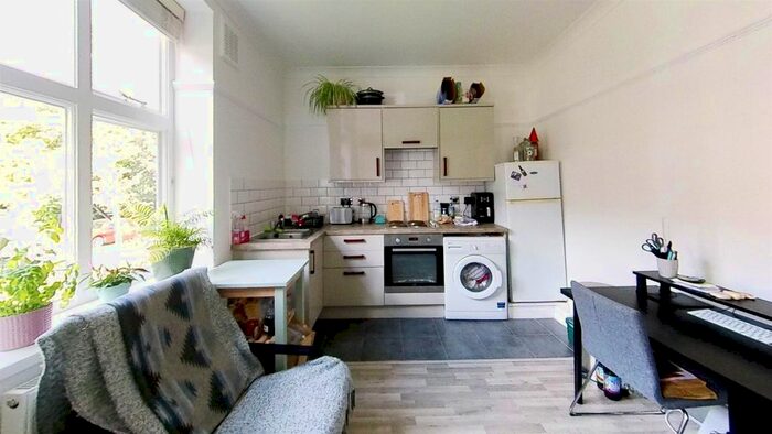 1 Bedroom Flat To Rent In Haslemere Road, London, N8
