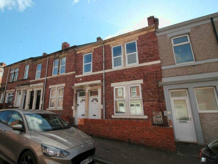3 Bedroom Flat To Rent In Northbourne Street, Gateshead, Tyne And Wear, NE8