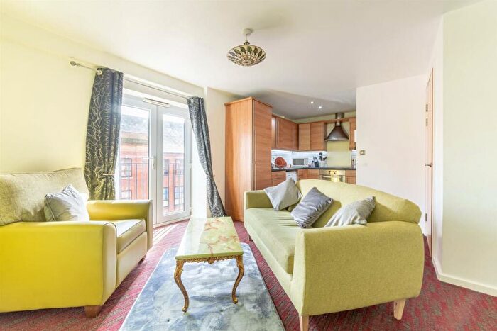 3 Bedroom Apartment To Rent In £pppw - Rialto Building, City Centre, NE1