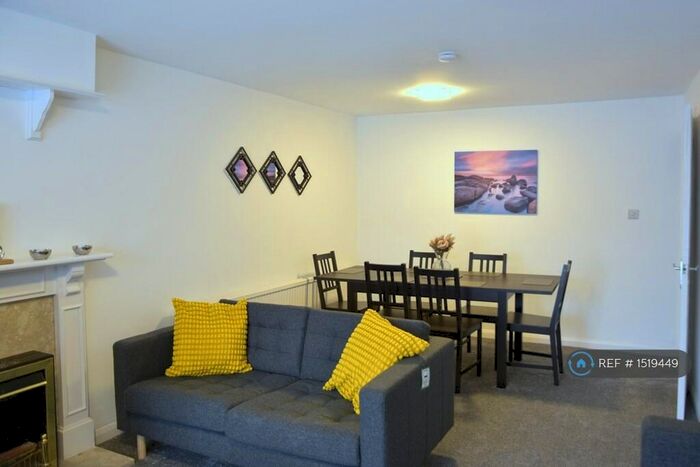 3 Bedroom Bungalow To Rent In Lindrick Drive, Leicester, LE5