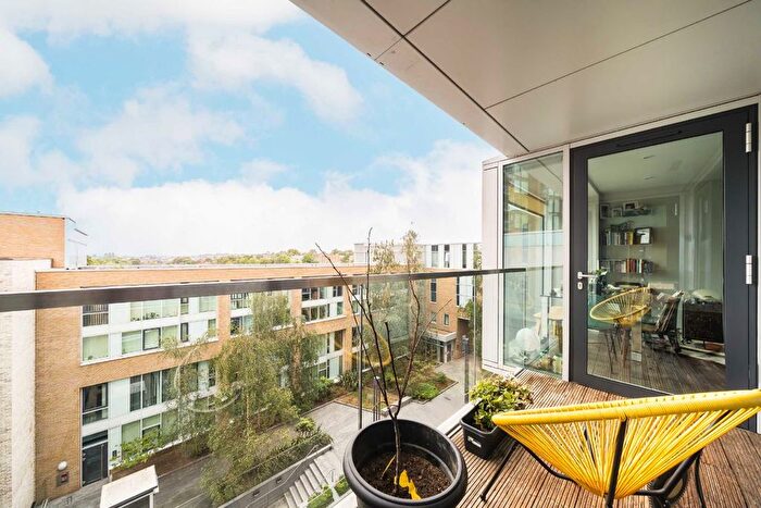 2 Bedroom Flat For Sale In Spectrum Way, Wandsworth, SW18