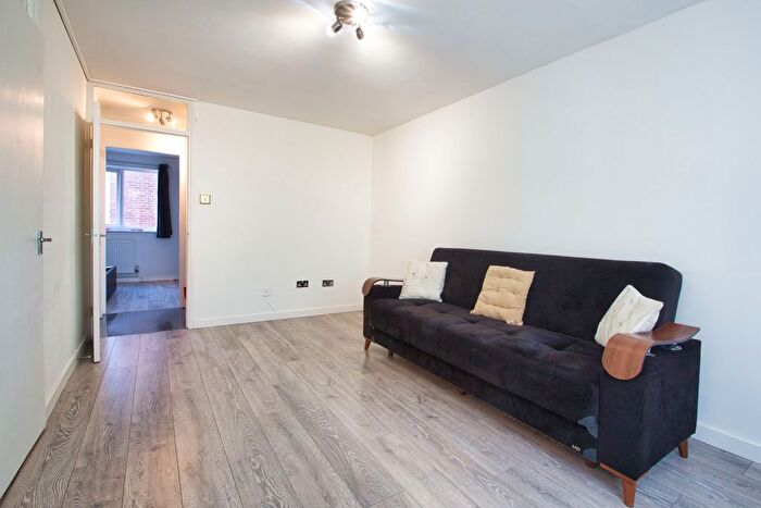 1 Bedroom Flat To Rent In Huxley Close, Northolt, UB5