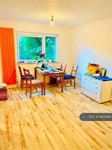 1 Bedroom Flat To Rent In Laburnum Court, London, SE19