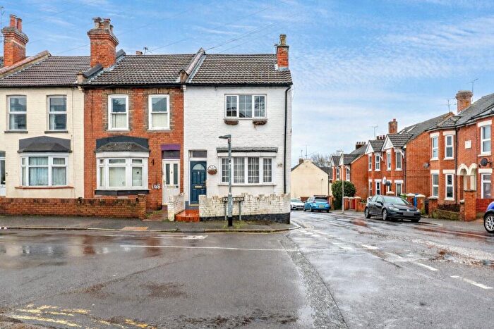 2 Bedroom End Of Terrace House For Sale In Queens Road, Aldershot, Hampshire, GU11