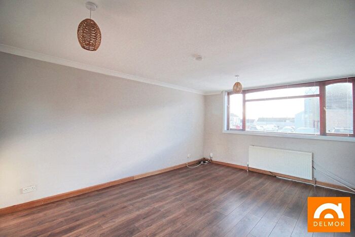 3 Bedroom Semi-Detached House For Sale In West Park Avenue, Leslie, KY6