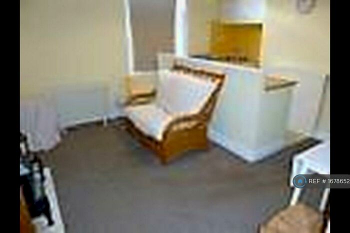 1 Bedroom Flat To Rent In Tong Street, Bradford, BD4