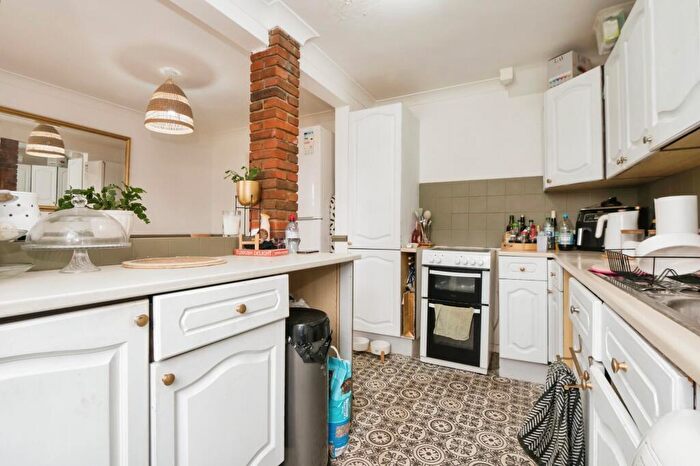 3 Bedroom Terraced House For Sale In Mead Close, Romsey, SO51