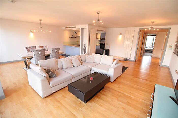 2 Bedroom Flat For Sale In Leftbank, Spinningfields, Manchester, M3