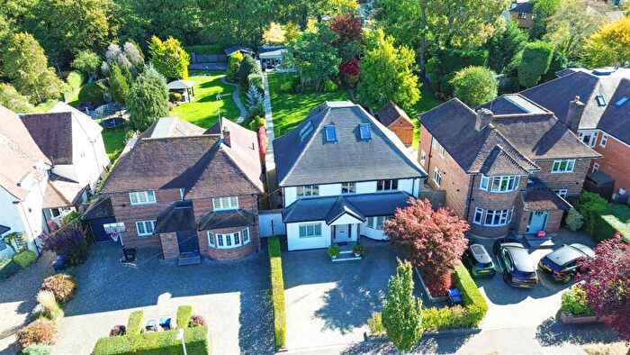4 Bedroom Detached House For Sale In Bradmore Way, Brookmans Park, AL9