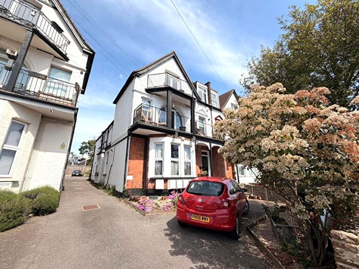 2 Bedroom Flat For Sale In Kings Road, Westcliff-On-Sea, SS0