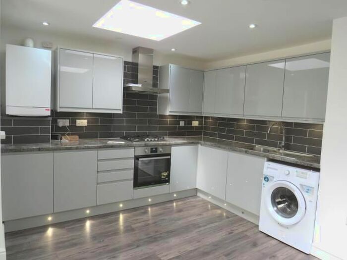 2 Bedroom Flat To Rent In Bilton Road, Perivale, Greenford, Middlesex, UB6