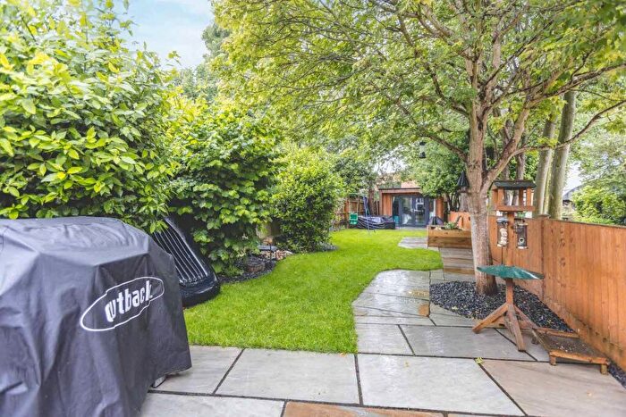 3 Bedroom Semi-Detached House For Sale In Chequers Orchard, Iver, SL0