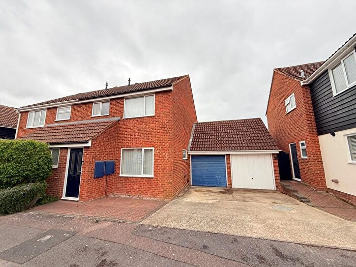 3 Bedroom Semi-detached House To Rent In Highclere Gardens, Wantage, Oxfordshire, OX12