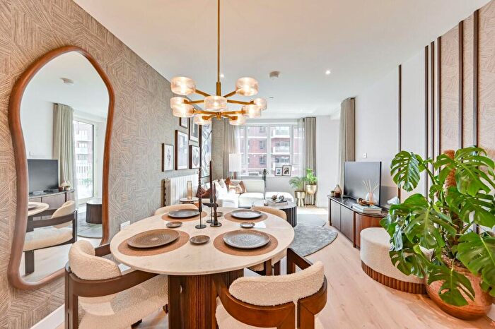 3 Bedroom Flat For Sale In Lombard Square, Greenwich, SE28