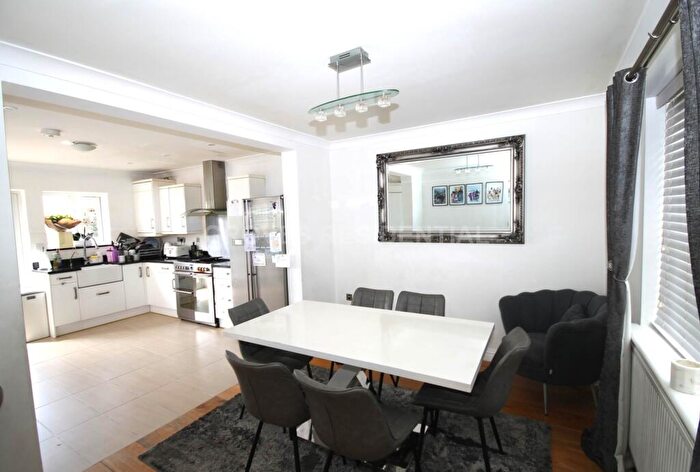 3 Bedroom Semi-Detached House For Sale In Mount Pleasant Road, New Malden, KT3