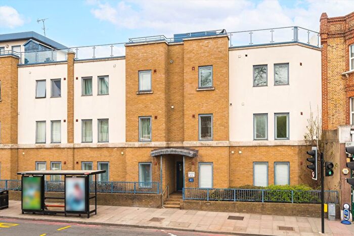 2 Bedroom Flat To Rent In Upper Richmond Road, Putney, SW15