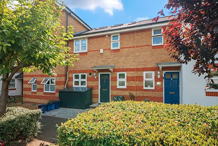 4 Bedroom Detached House For Sale In Basevi Way, London, SE8