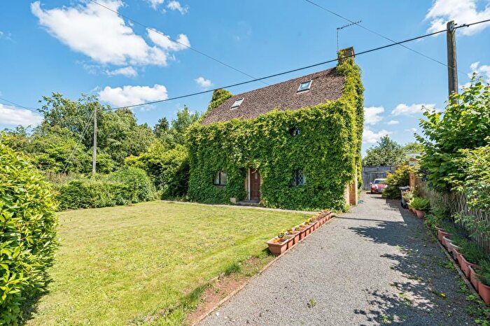 3 Bedroom Detached House For Sale In Milcombe, Oxfordshire, OX15